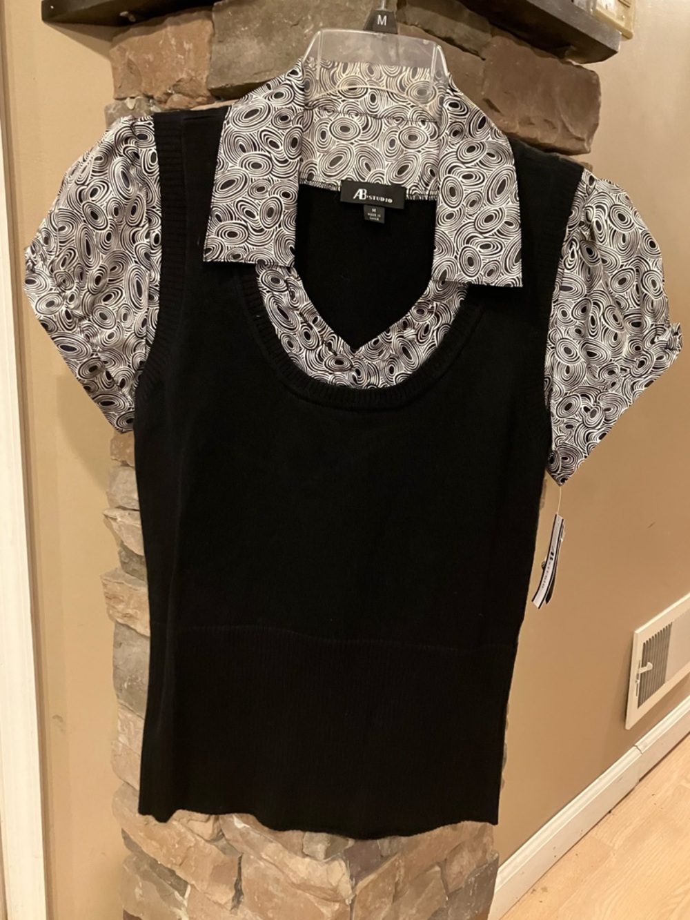 Woman’s AB Studio sweater vest M